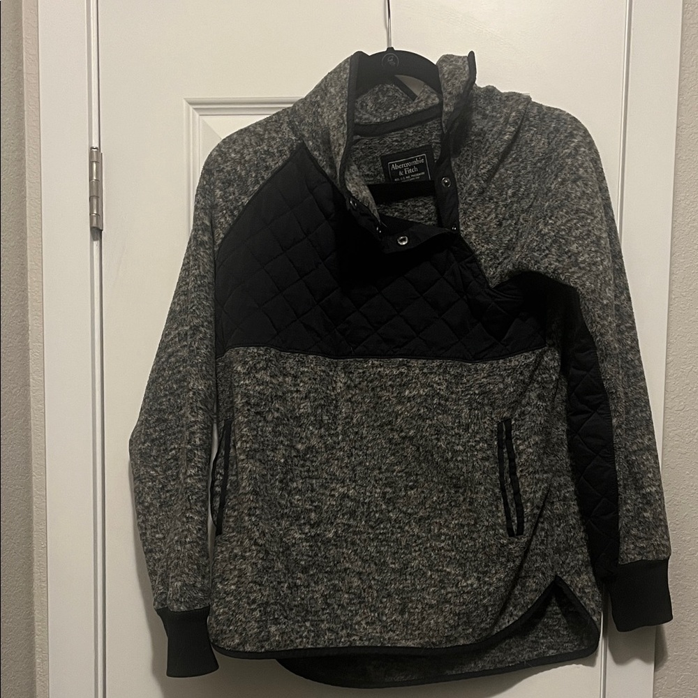 Abercrombie & Fitch Gray and Black Sweater